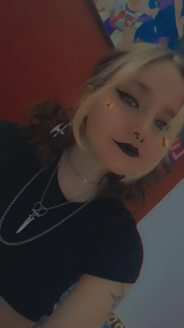 come see whats underneath x <3 posted by Hennessy-Starr