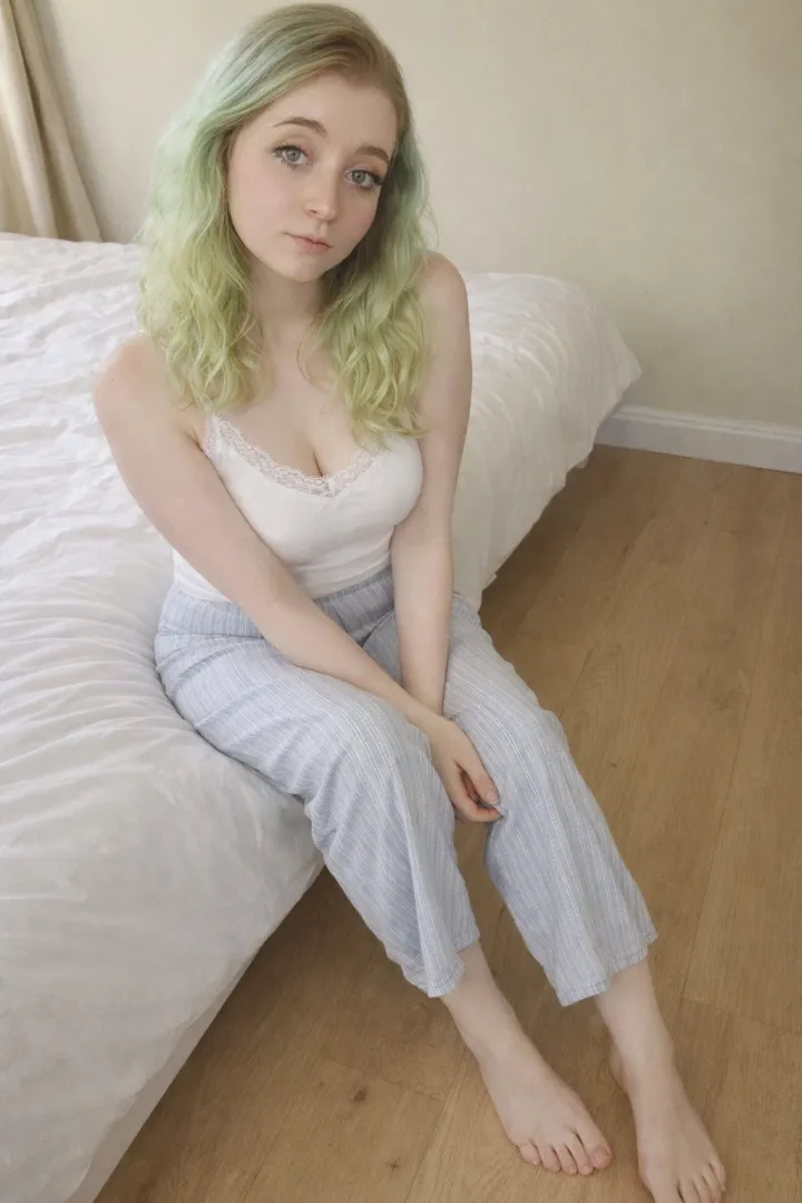 Come sit with me? Size 6 :) posted by MisaVibes