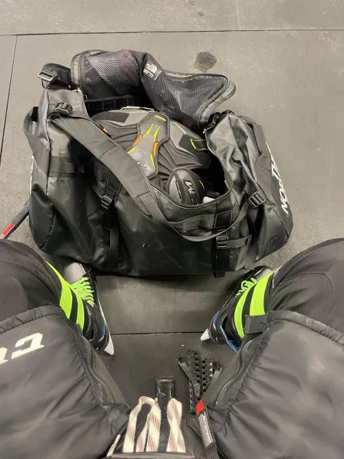 Come sniff by SmellyMusclejck