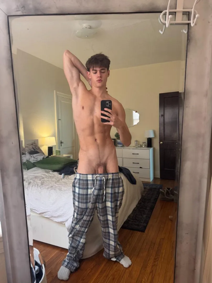 Come sniff boy posted by QuarterCrazy5066