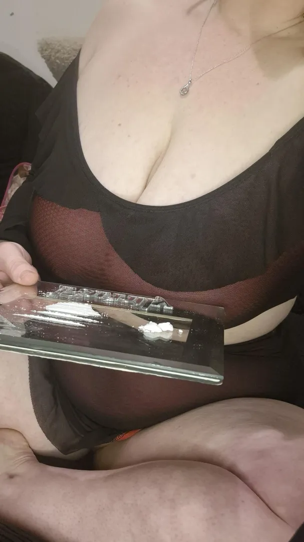 Come tell us all about how you spend ya time when skiing posted by Hot-Employee-4633