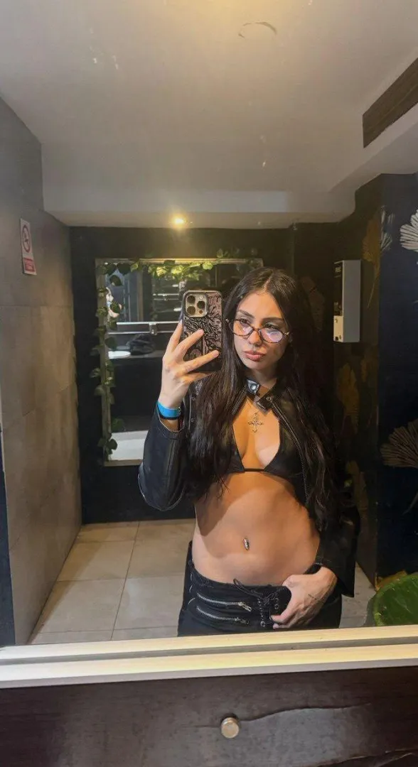 comfort looks better on me than effort posted by CrystalRoseKisses