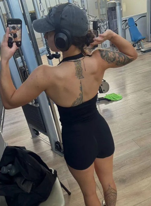 Comfy but distracting by Lilackendy