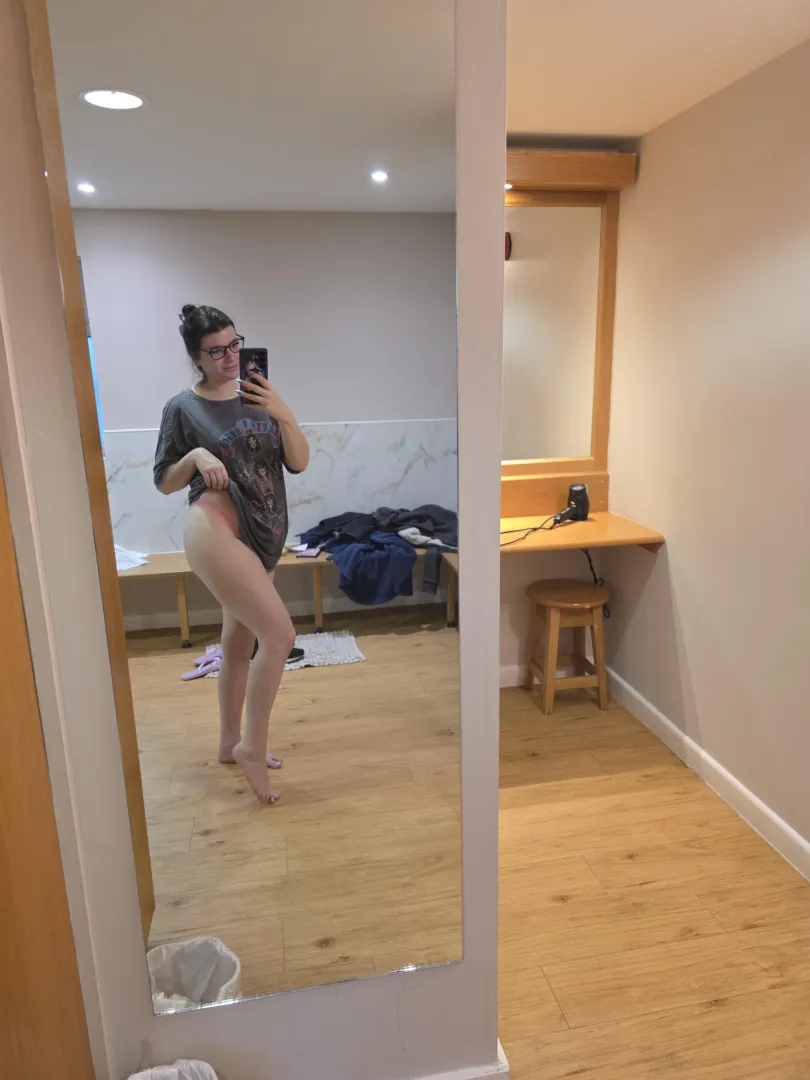 Comfy with a hint of tease posted by summerpeachxox