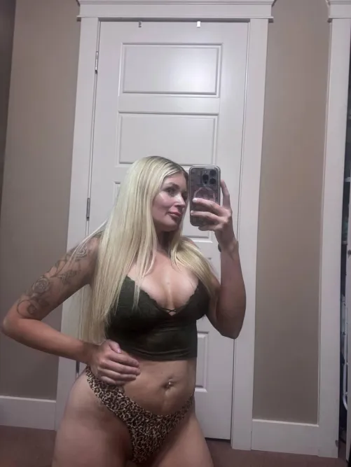 Compliment me and I’ll send 31 free nudes. (I really send, try me) by PrettyLucyxo