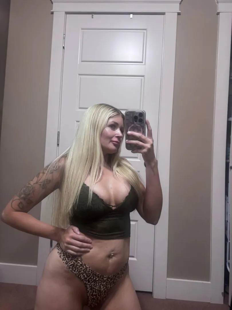 Compliment me and I’ll send 31 free nudes. (I really send, try me) posted by PrettyLucyxo