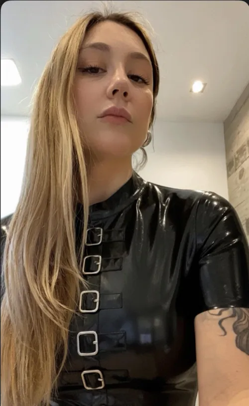 Control doesn’t have to be loud. by sofiaestrellas