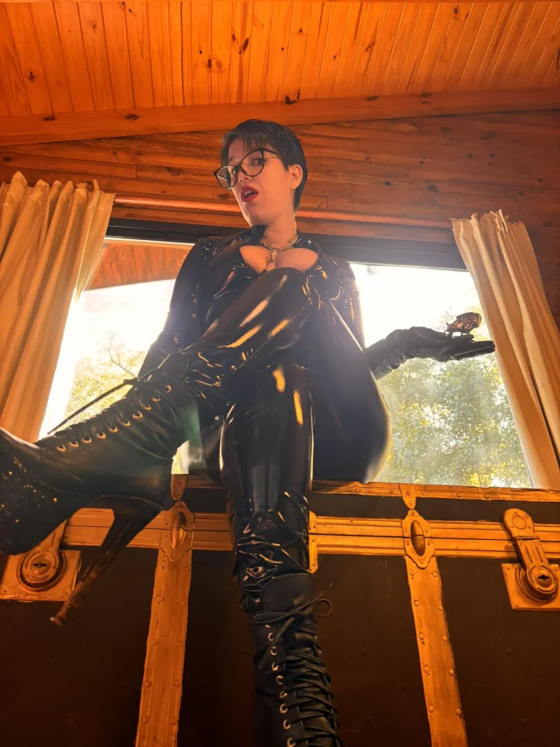 Control doesn’t require effort when it comes naturally. posted by Inesitaax