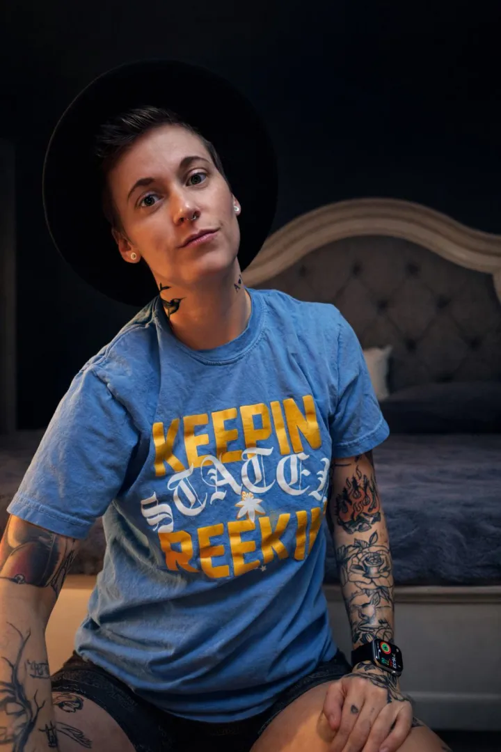 Could use a kiss [Return Our 3P Tools/Apps] posted by Barefootbabe23