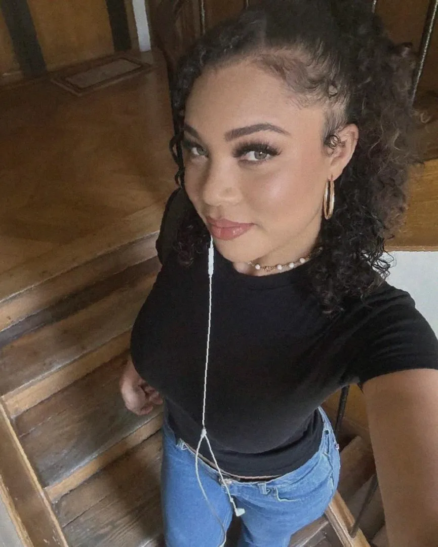 Could you actually take a girl like me out for a proper date…? posted by annabellecuddles