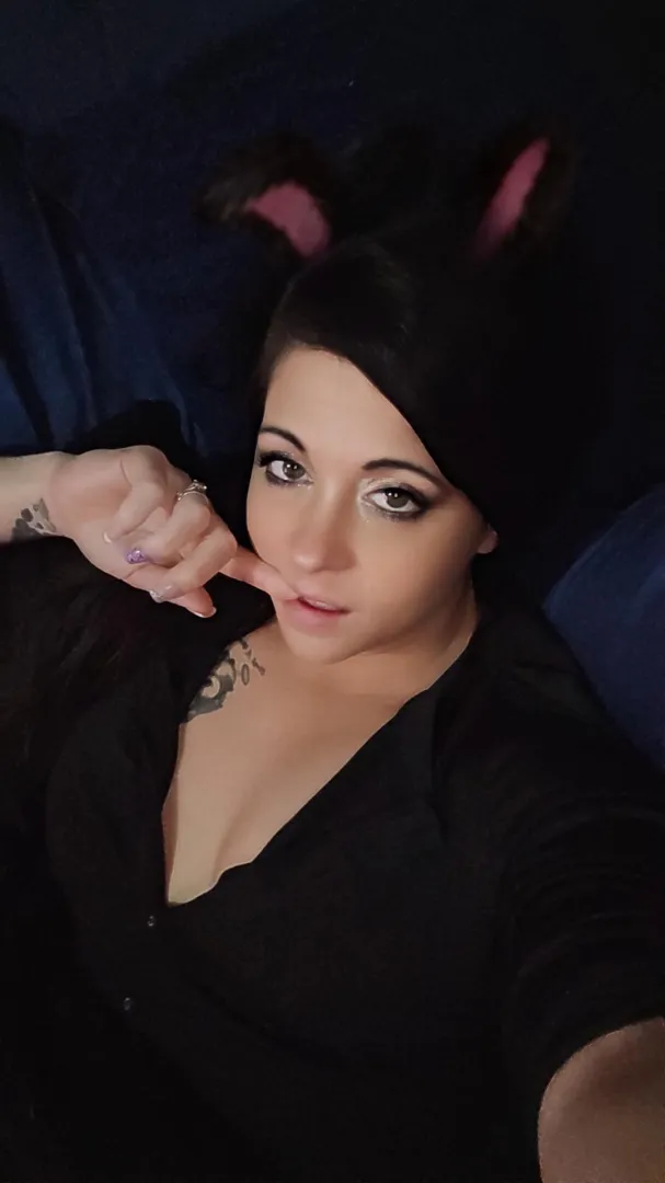 Couldn’t decide if I should be sweet or a little dangerous tonight. posted by naughtyjade03