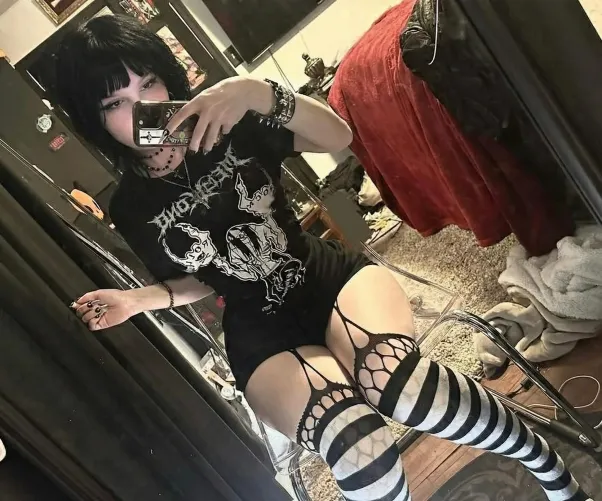 Couldn't stop teasing myself now I really need a face to sit on by ObsidianFuryx