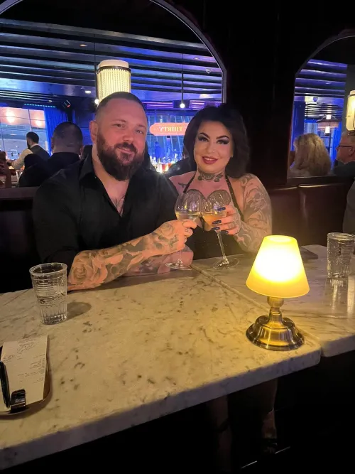 Couple here in Nashville. 40m 33f. Feel free to dm us by Tattedcouple8593