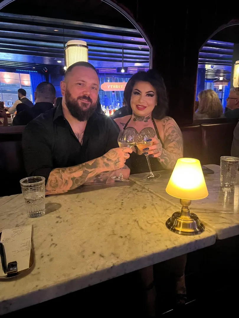 Couple here in Nashville. 40m 33f. Feel free to dm us posted by Tattedcouple8593