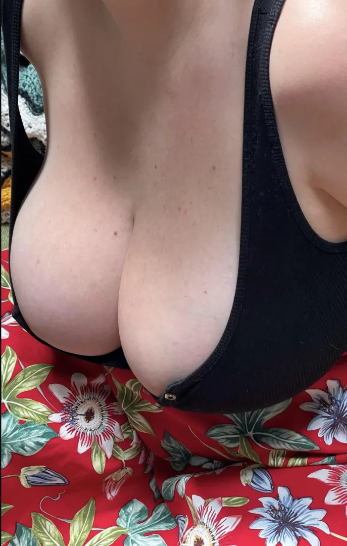 Couple Looking for a Woman MF4F posted by sp00kysexyskeletons