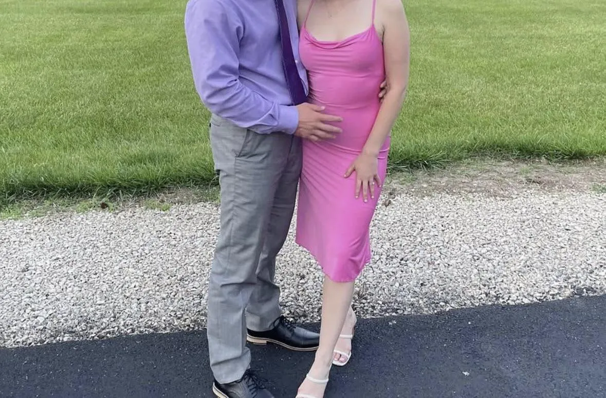 Couple near Huntington posted by MNWorking69