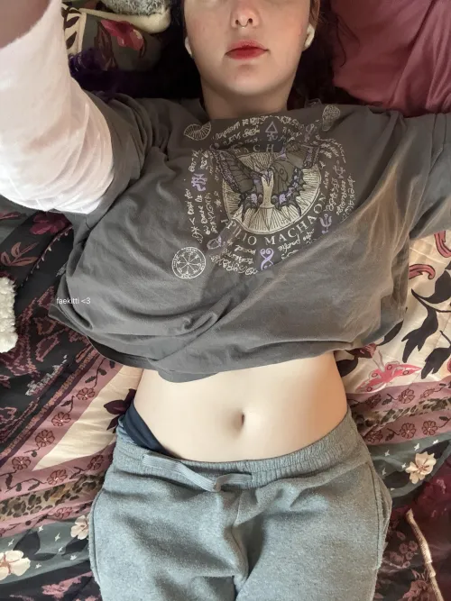 Cozy tummy [f] by faekitti