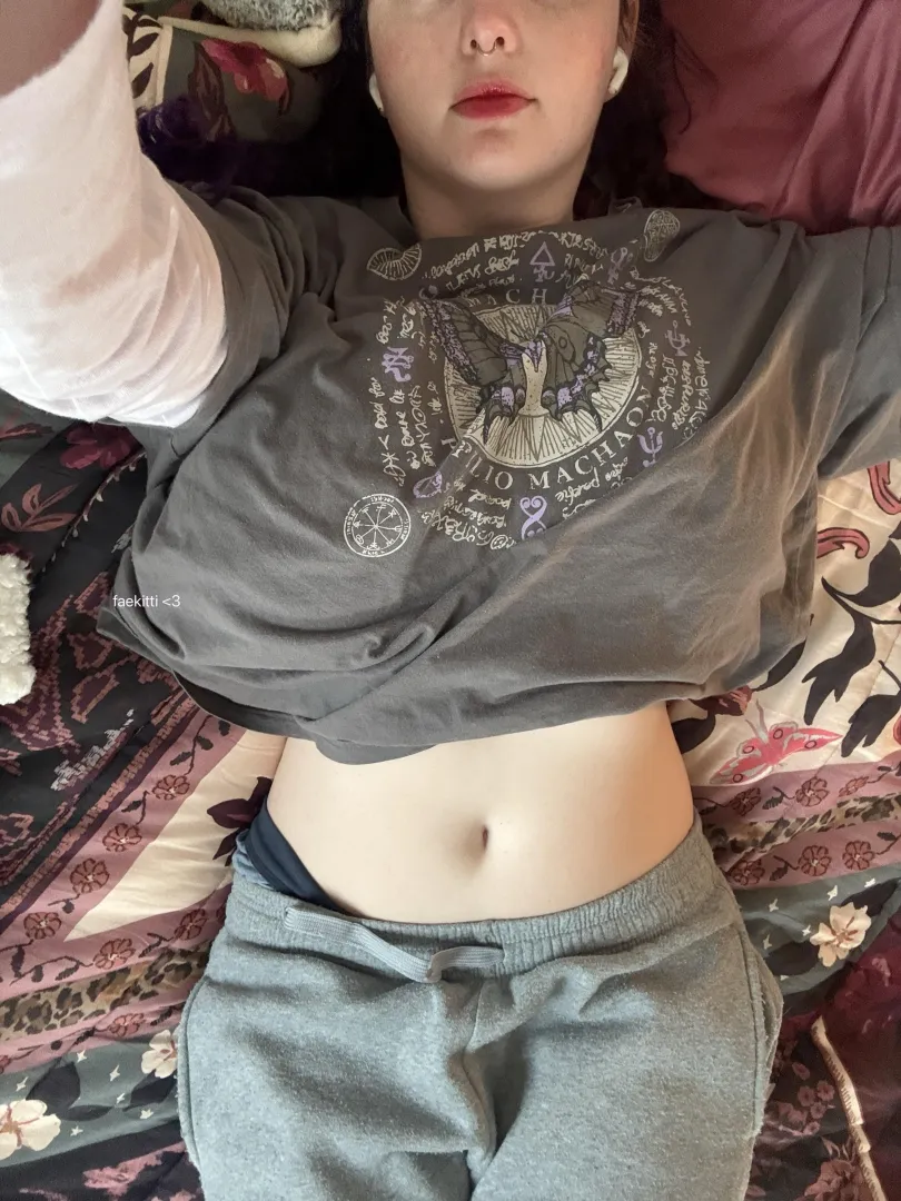 Cozy tummy [f] posted by faekitti
