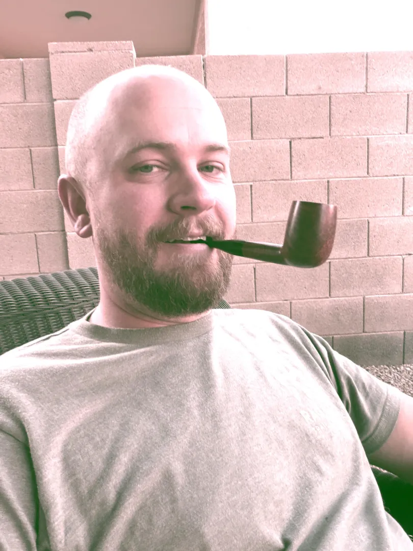 Cracked open my first tin of Peterson Flake posted by Kejohn9