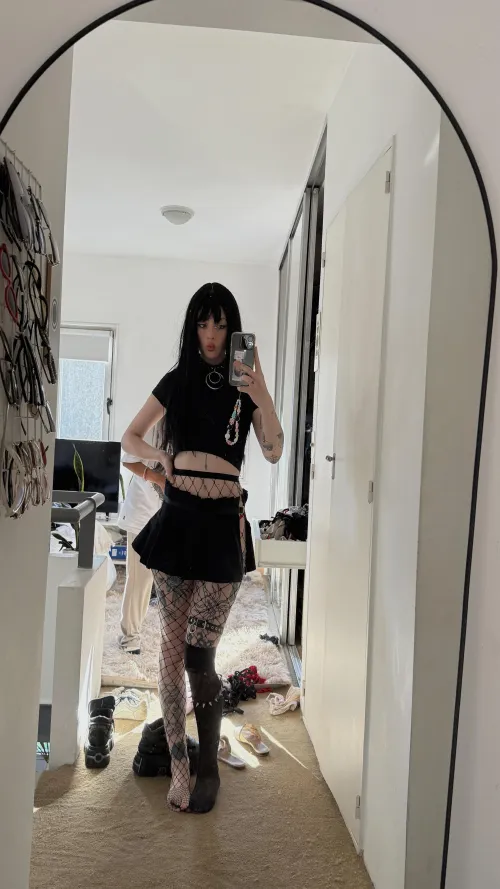 Crave your hands exploring every inch, dm on lg: ,.lunaromes`. by LaBoltz33