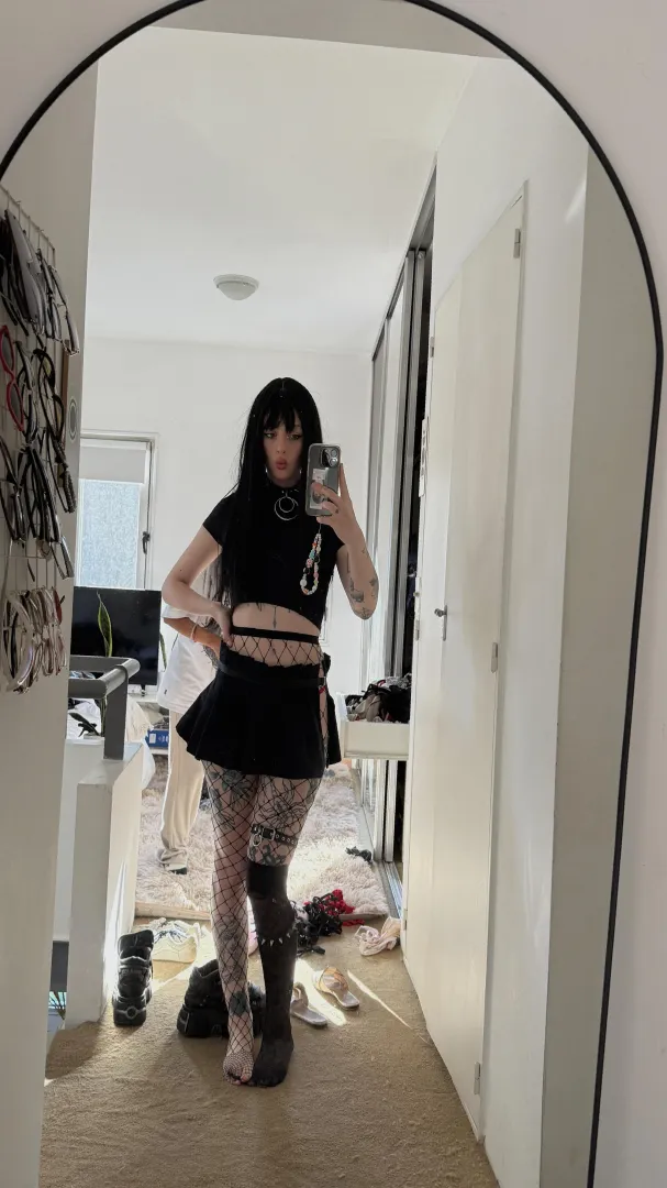 Crave your hands exploring every inch, dm on lg: ,.lunaromes`. posted by LaBoltz33