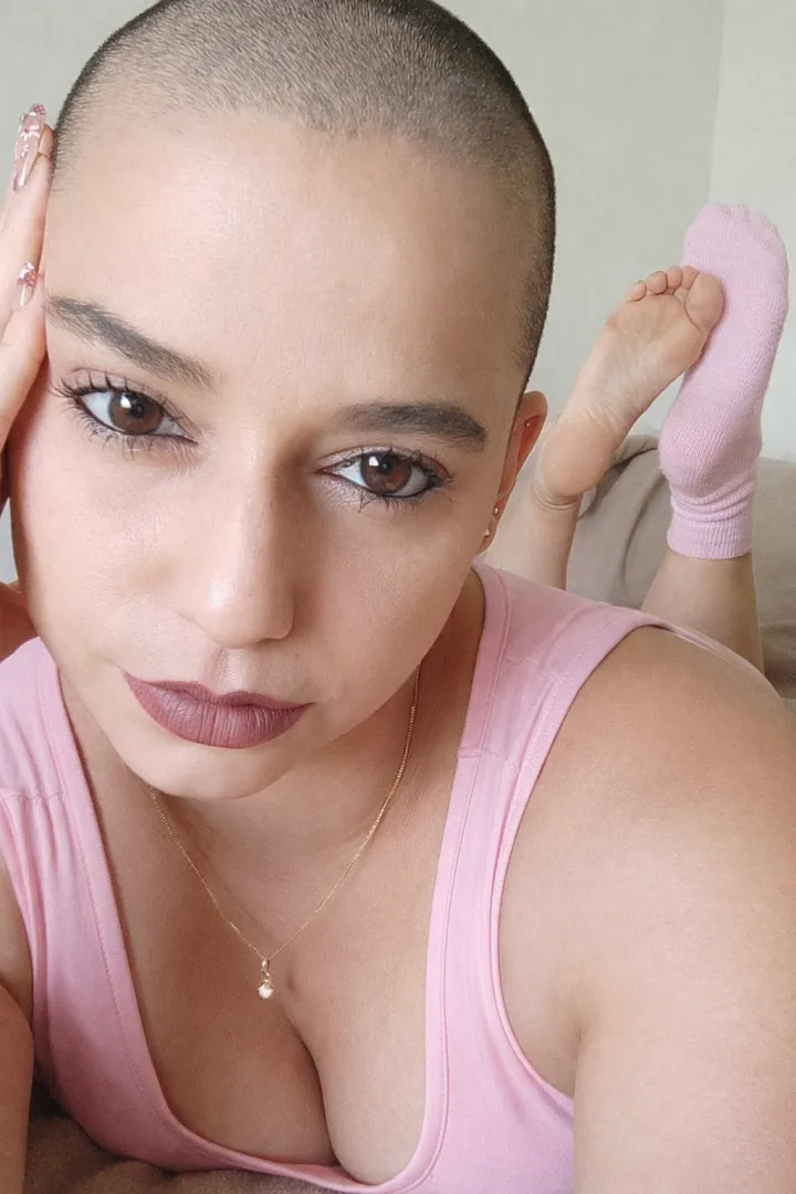 Crazy how My pink sock are enough to make you relapse. posted by rahelbald