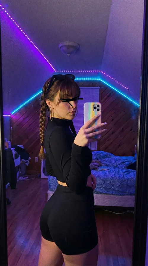 Creen que pueda vender contenido? by MiaSilk05