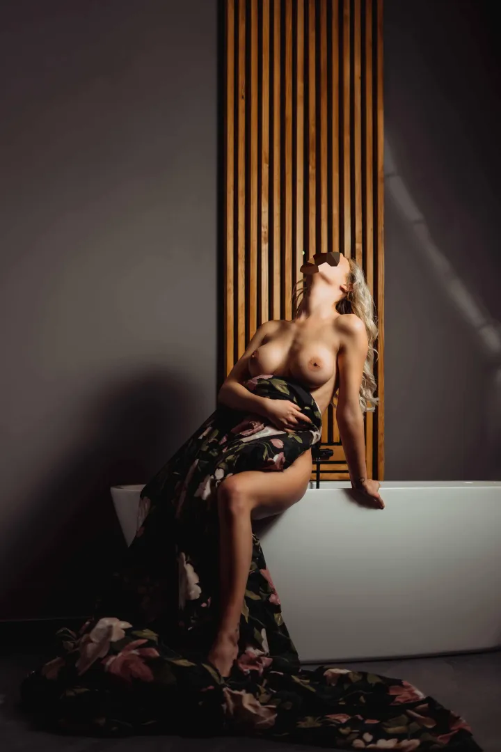 Cristina posted by photographer_slo