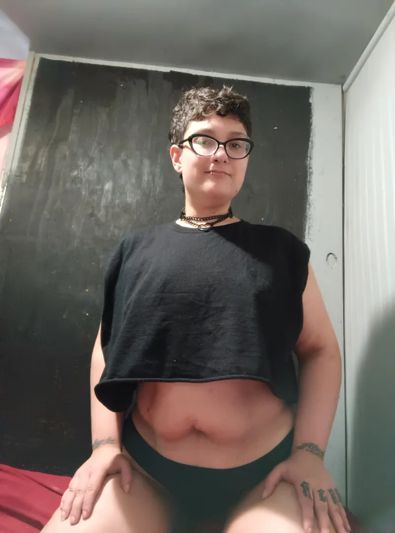 Crop tops rock for showing off our navel :p posted by animequeen1993