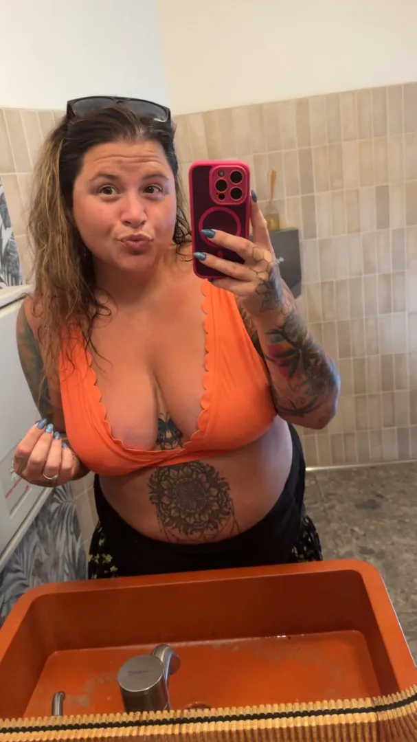 cum give these tatted bbw curves some love! posted by handful_heather420
