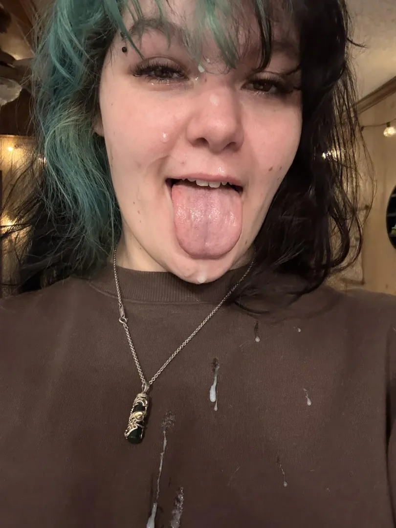 Cum makes me happy  posted by Peachess101