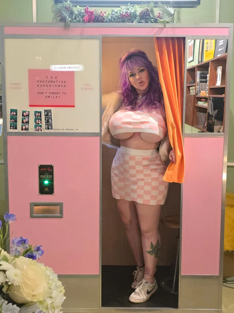 Cum take a photo woth me!  posted by omystephaniemichelle