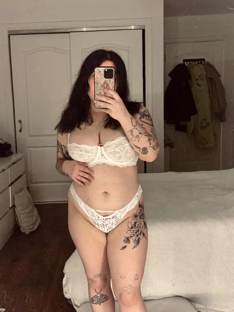 curves in the right places x posted by LilSophiax