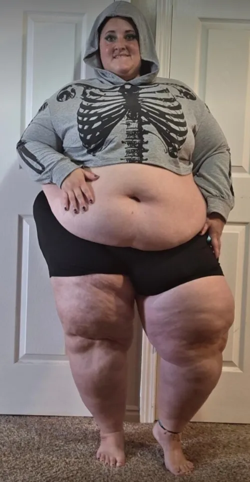 Curves that speak for themselves. by PlumCrazyRach