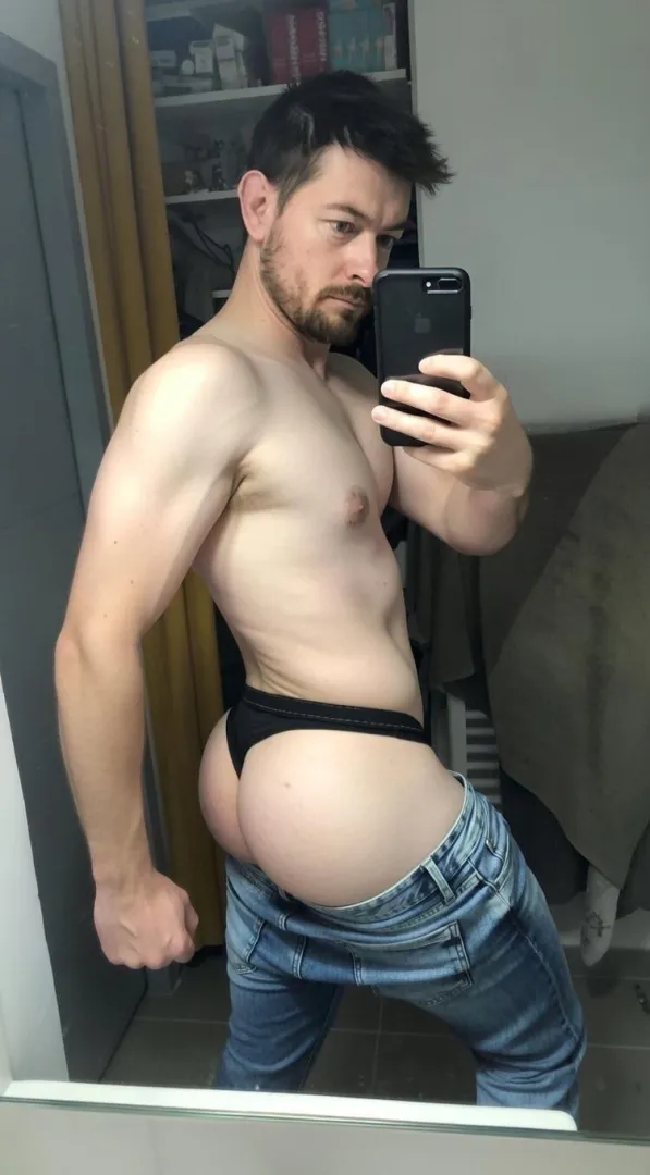 Curvy bottom in a thong  posted by xcumslave