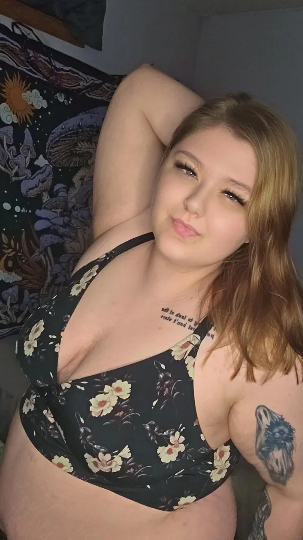 Curvy queen available for sexting sessions, custom videos, and more! posted by MsT0xin