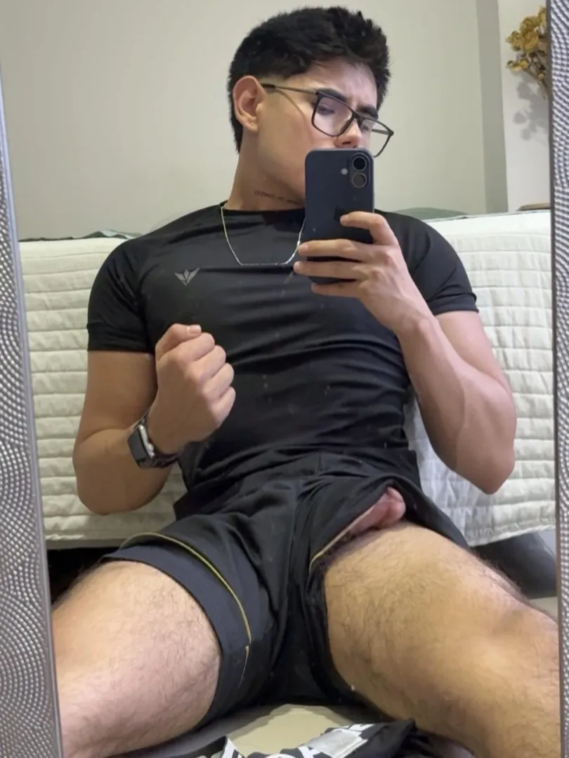 Custom content here! (No limits dm me) posted by _JustNoah