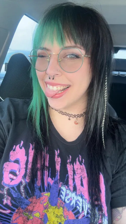 cute alt girl who loves attention by petal-pout