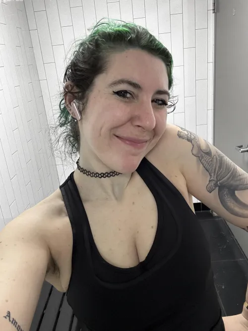 Cute cleavage by sirenskiss3