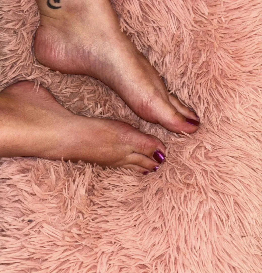 Cute little US size 6.5 feet posted by TwilightHaze00