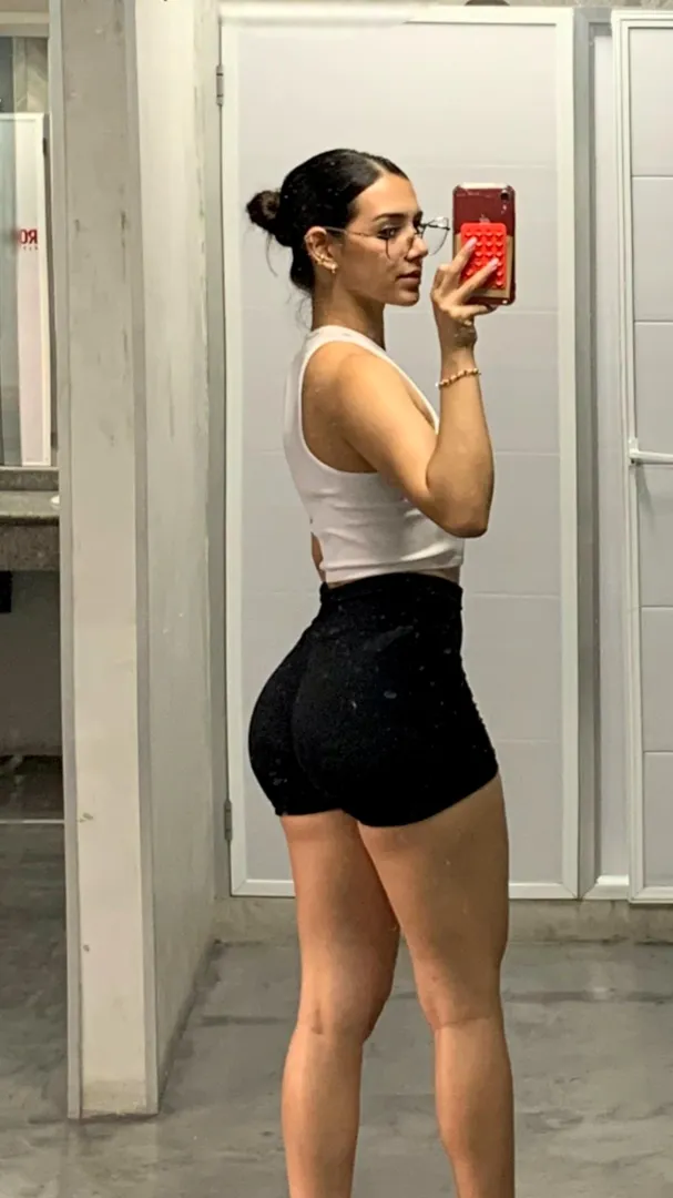 cute mirror selfieee :) posted by FitnessViccy