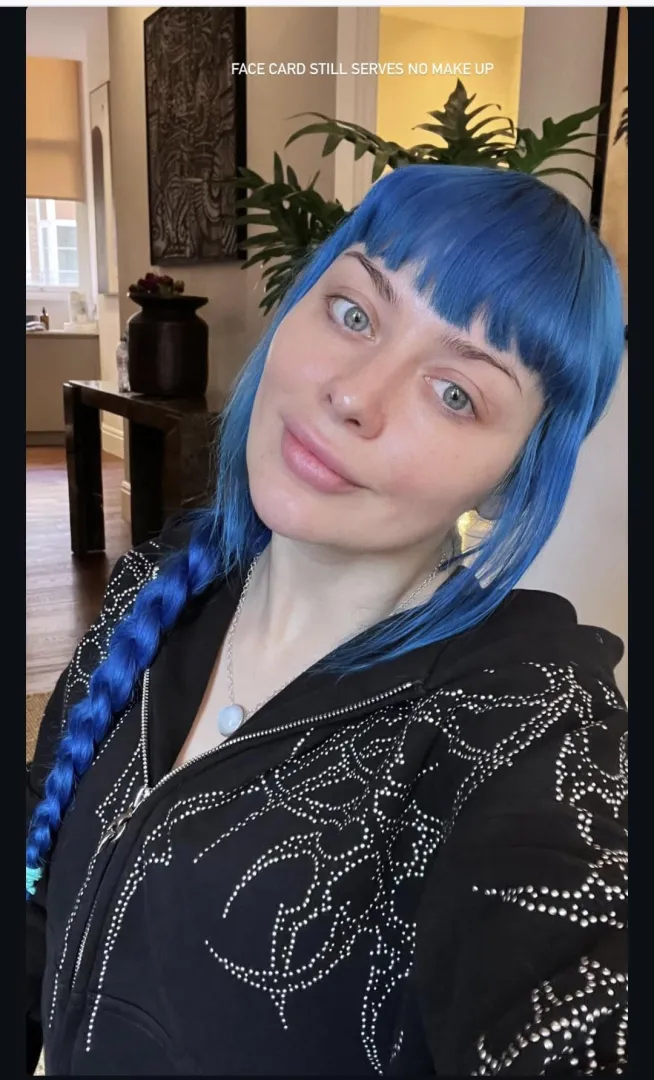 Cute no-makeup selfie from this weekend posted by pokemonviking