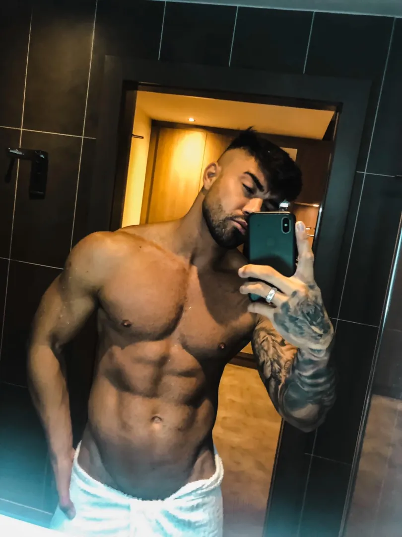 cute or hot? posted by ChaosLoaf495