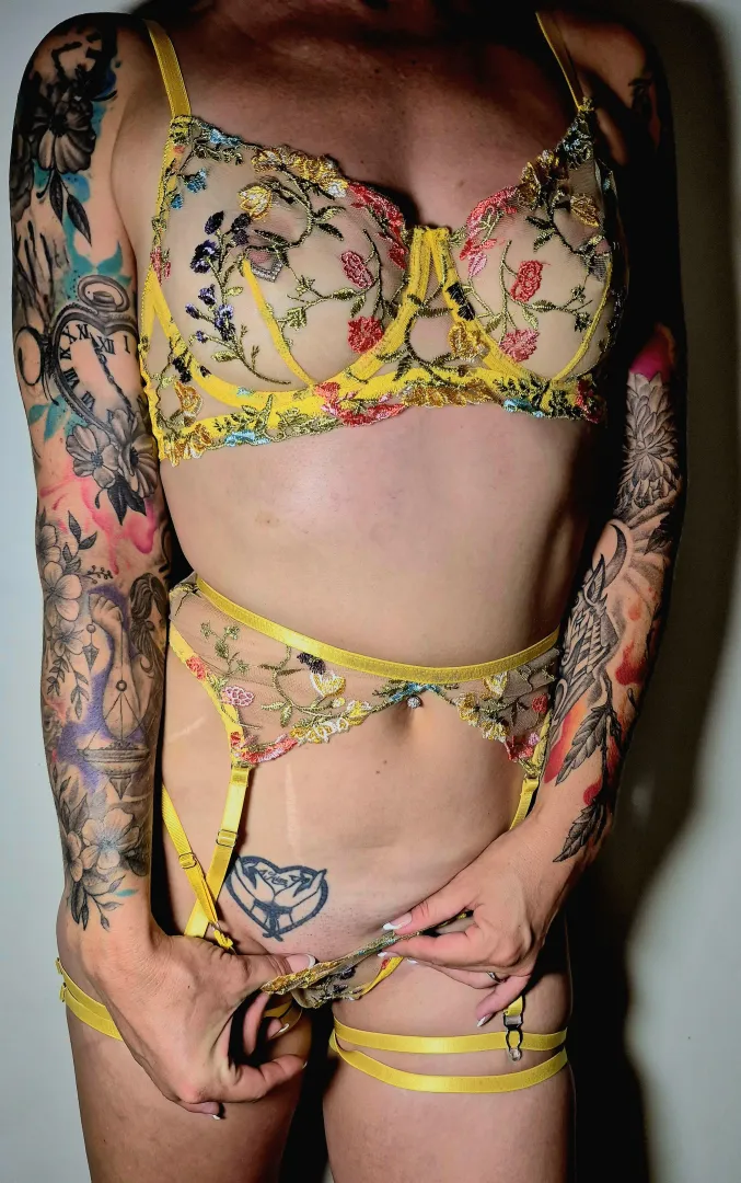 Cute yellow set posted by Odd_Response2252