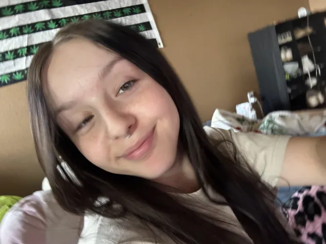 Cutie babe here, can I sit on your lap? by cassieonlyxo