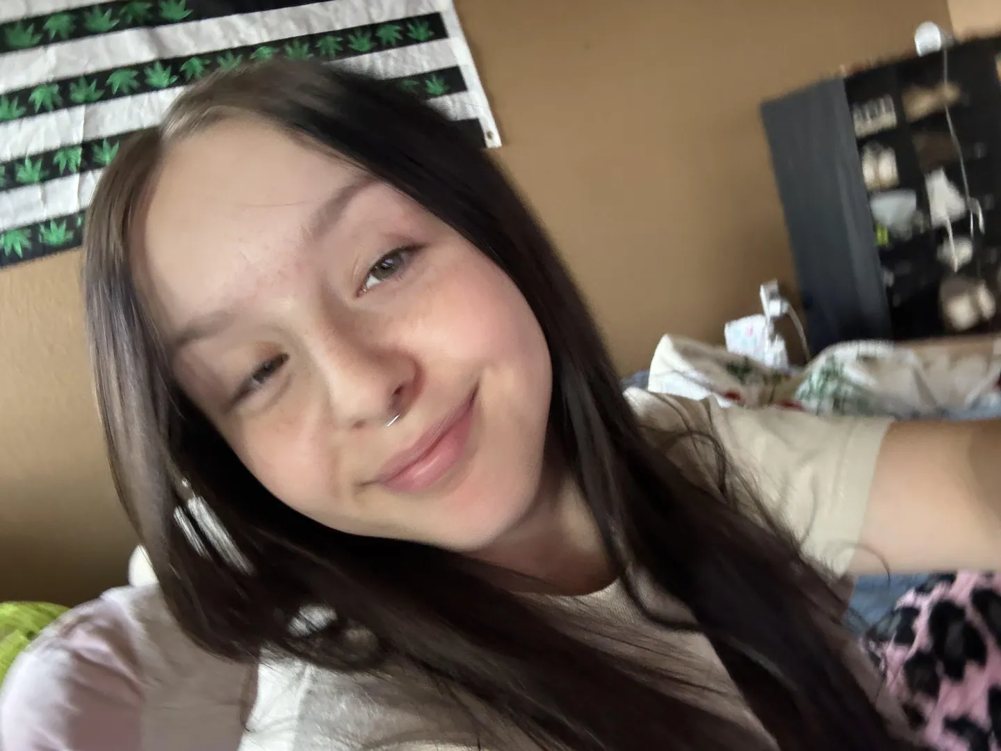 Cutie babe here, can I sit on your lap? posted by cassieonlyxo