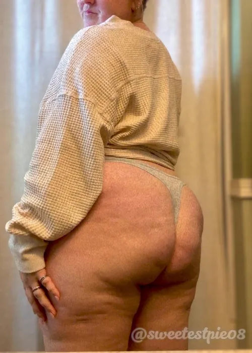 Cutie with a booty by sweetestpie08