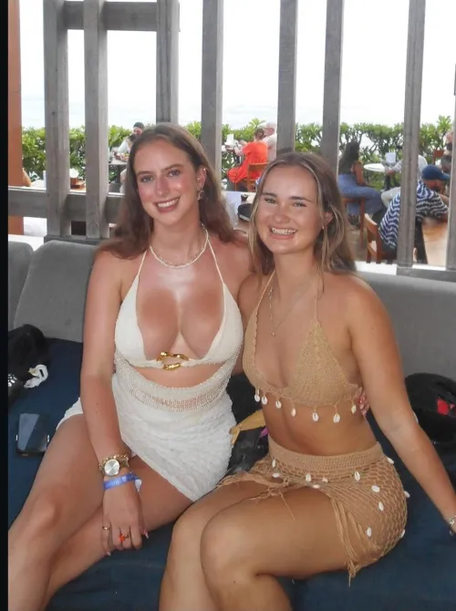 Damn the left girl!! ❤️‍ by InternationalFly8008