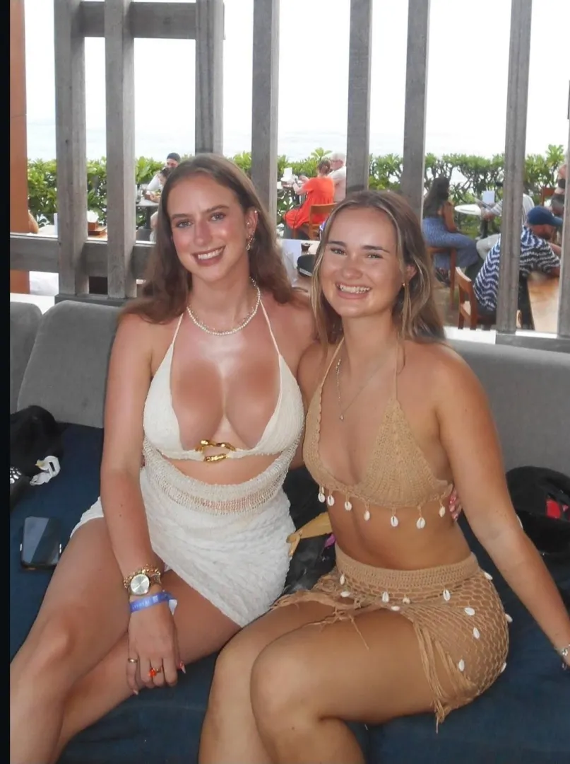 Damn the left girl!! ❤️‍ posted by InternationalFly8008