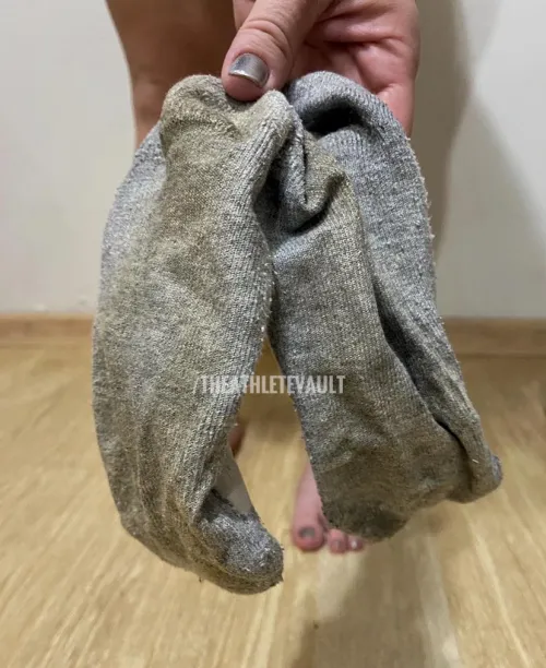 Damp and stinky after running ♨️ [selling] by TheAthleteVault